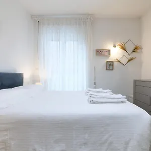 Mila Battista , Milano Italia